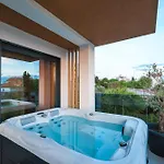 아파트 Luma Luxury With Jacuzzi