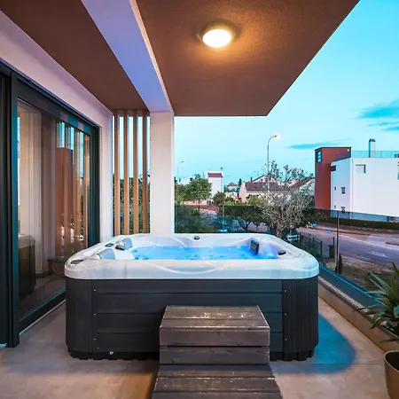 Luma Luxury With Jacuzzi 扎达尔