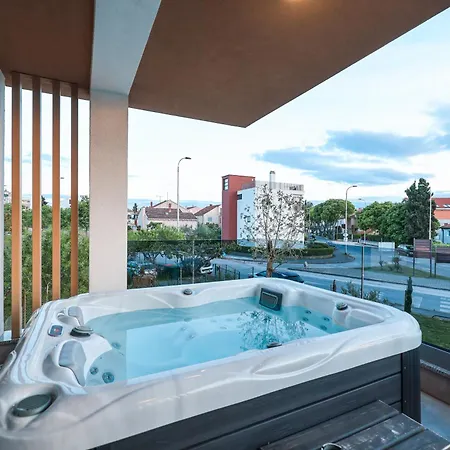 Luma Luxury With Jacuzzi Lejlighed *
