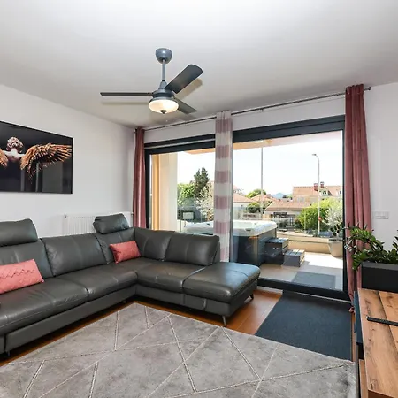 Luma Luxury With Jacuzzi 公寓