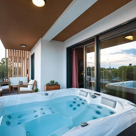 公寓 Luma Luxury With Jacuzzi 扎达尔