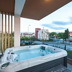 Luma Luxury With Jacuzzi דירה *