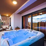 Luma Luxury With Jacuzzi * זאדאר