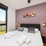 Luma Luxury With Jacuzzi דירה *