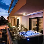 Luma Luxury With Jacuzzi זאדאר