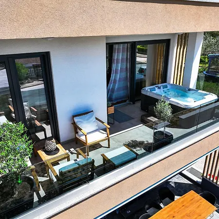 Luma Luxury With Jacuzzi זאדאר