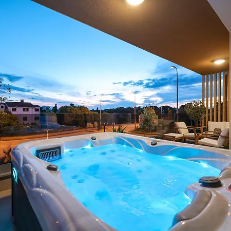 Luma Luxury With Jacuzzi